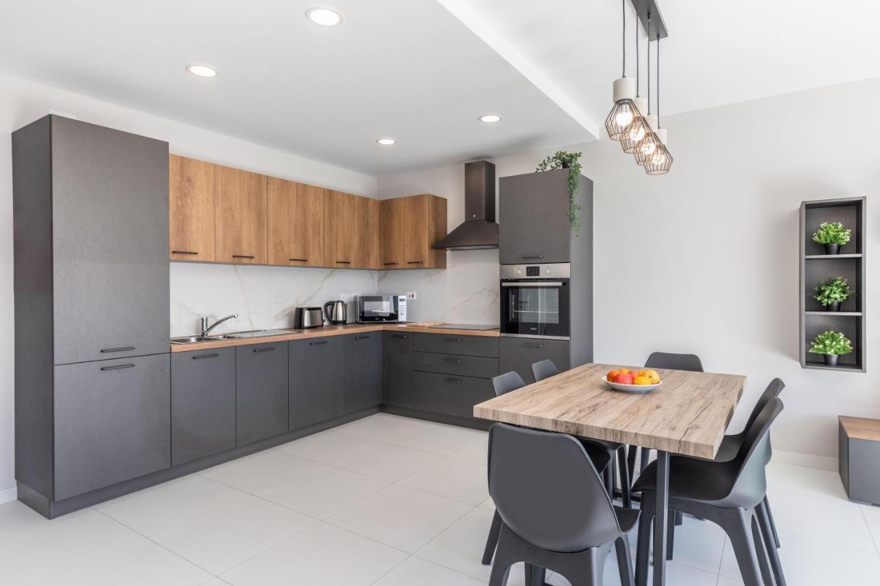Unique Penthouse With Private Heated Jacuzzi, Close To Restaurants And Night Life Is-Swieqi 外观 照片