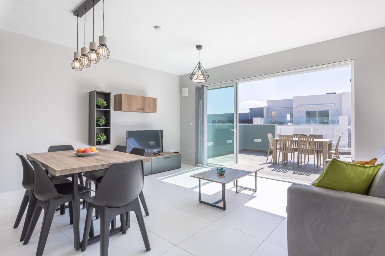 Unique Penthouse With Private Heated Jacuzzi, Close To Restaurants And Night Life Is-Swieqi 外观 照片