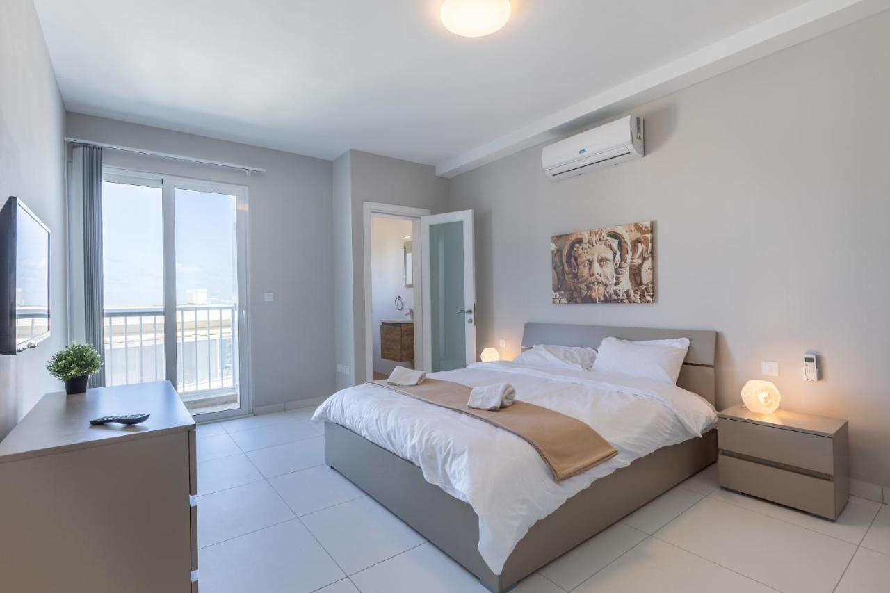 Unique Penthouse With Private Heated Jacuzzi, Close To Restaurants And Night Life Is-Swieqi 外观 照片