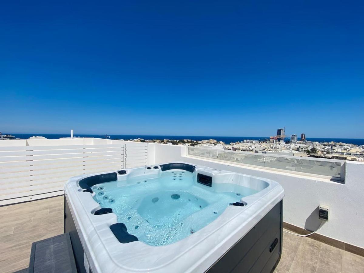 Unique Penthouse With Private Heated Jacuzzi, Close To Restaurants And Night Life Is-Swieqi 外观 照片