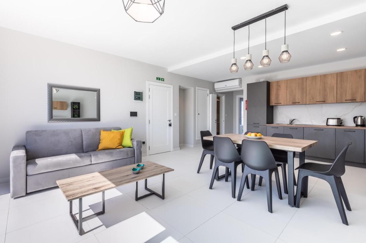 Unique Penthouse With Private Heated Jacuzzi, Close To Restaurants And Night Life Is-Swieqi 外观 照片