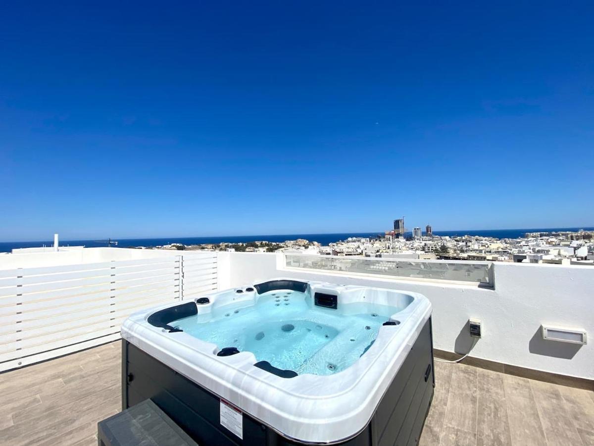 Unique Penthouse With Private Heated Jacuzzi, Close To Restaurants And Night Life Is-Swieqi 外观 照片