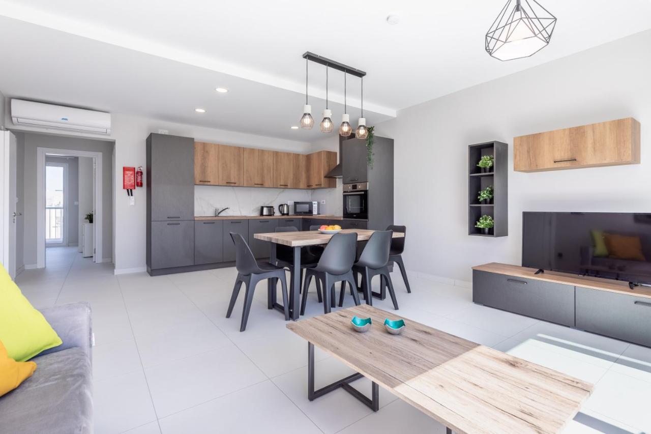 Unique Penthouse With Private Heated Jacuzzi, Close To Restaurants And Night Life Is-Swieqi 外观 照片